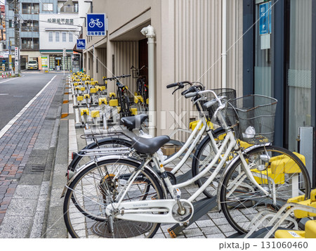 商業施設に設置された無人管理の有料駐輪場 商業施設に設置された無人管理の有料駐輪場 131060460