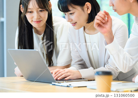 ビジネスシーン ビジネスシーン 131060500