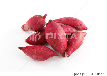 新鮮なサツマイモ 131060543