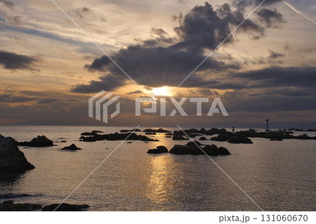 【神奈川県】葉山真名瀬海岸の夕暮れ 131060670