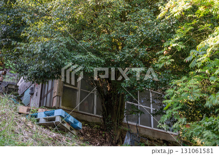 日本の兵庫県赤穂市坂越の古くてとても美しい建物 日本の兵庫県赤穂市坂越の古くてとても美しい建物 131061581