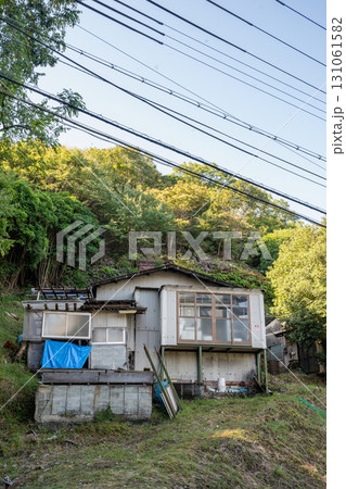 日本の兵庫県赤穂市坂越の古くてとても美しい建物 131061582