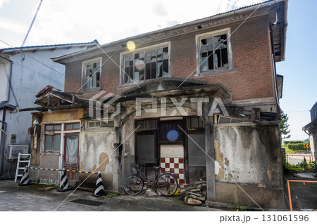 日本の兵庫県赤穂市坂越の古くてとても美しい建物 日本の兵庫県赤穂市坂越の古くてとても美しい建物 131061596