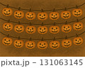 ハロウィンのジャックオランタンが連なるレトロ風イルミネーション背景 131063145