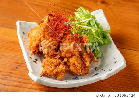 おいしい鶏の唐揚げ 131063424