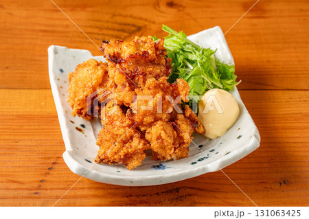 おいしい鶏の唐揚げ 131063425