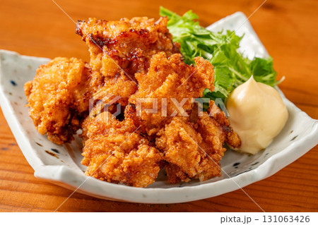 おいしい鶏の唐揚げ 131063426