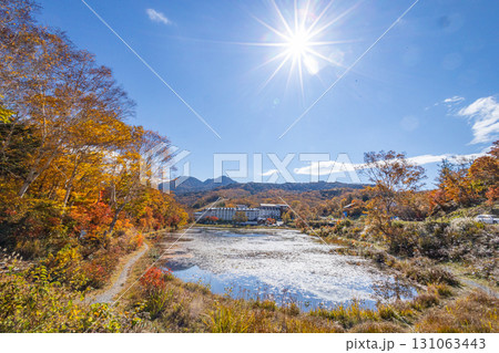紅葉深まる志賀高原 蓮池 131063443