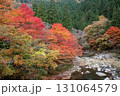 岡山県を代表する紅葉の名所　奥津渓はまるで錦絵 131064579