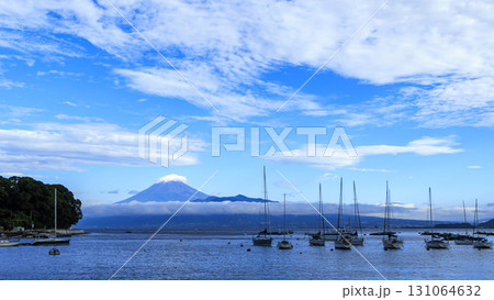 西伊豆から見た富士山の秋 131064632