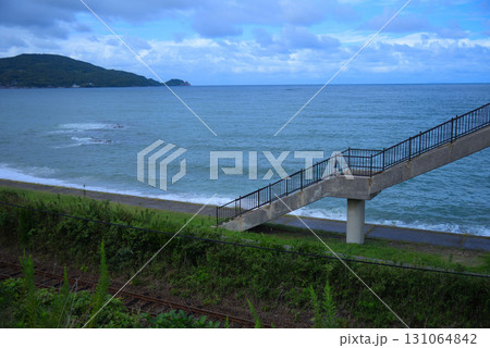 只の浜 海沿いの鉄道橋 只の浜 海沿いの鉄道橋 131064842