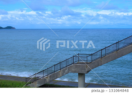 只の浜　海沿いの架け橋 131064848