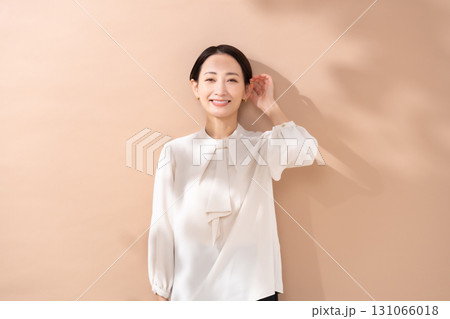 女性　ポートレート 131066018