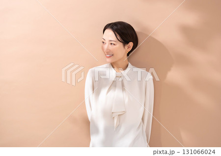 女性　ポートレート 131066024