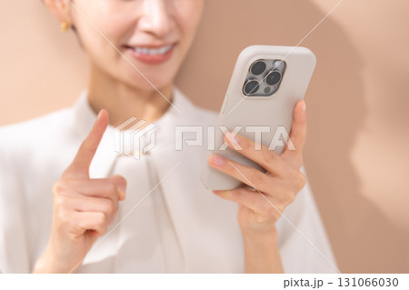 女性 ポートレート スマホ 女性 ポートレート スマホ 131066030
