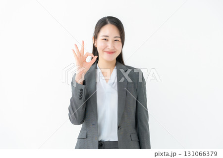 ビジネス　女性　スーツ　OK 131066379