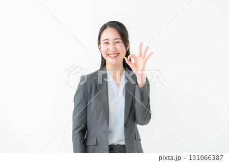 ビジネス　女性　スーツ　OK 131066387