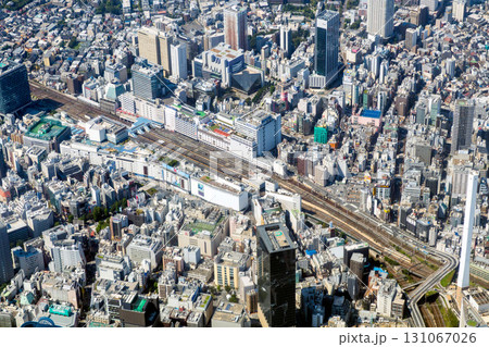 池袋駅付近を東側から空撮 131067026