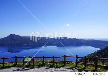 摩周岳とカムイシュ島(摩周湖第三展望台より) 摩周岳とカムイシュ島(摩周湖第三展望台より) 131067083