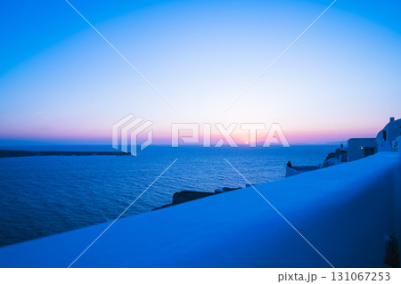 ギリシャのサントリーニ島の美しい夕日 ギリシャのサントリーニ島の美しい夕日 131067253