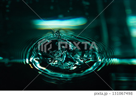 307.Macro photography of water drop splashes 131067498