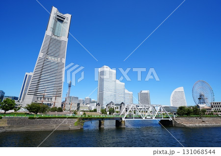 横浜　みなとみらいの街並み 131068544