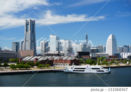 横浜港の海岸の風景 131068567