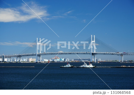 横浜港の風景 横浜ベイブリッジ 横浜港の風景 横浜ベイブリッジ 131068568