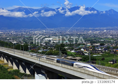南アルプスとリニア中央新幹線の新型車両 131069174