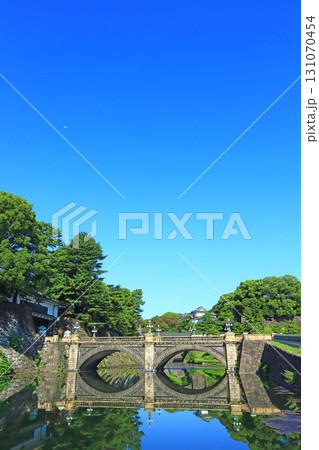 東京都千代田区皇居外苑、正門石橋と伏見櫓の風景 東京都千代田区皇居外苑、正門石橋と伏見櫓の風景 131070454