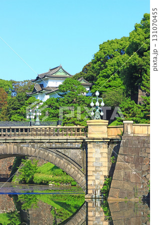 東京都千代田区皇居外苑、正門石橋と伏見櫓の風景 131070455