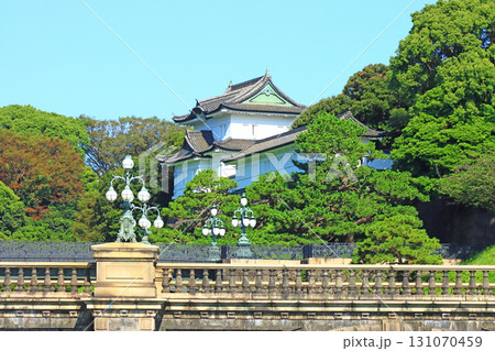 東京都千代田区皇居外苑、正門石橋と伏見櫓の風景 東京都千代田区皇居外苑、正門石橋と伏見櫓の風景 131070459