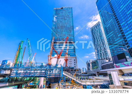 日本の東京都市景観9月17日。パイルドライバーなどの巨大重機がズラリ…右奥に六本木や麻布台=渋谷 日本の東京都市景観9月17日。パイルドライバーなどの巨大重機がズラリ…右奥に六本木や麻布台=渋谷 131070774