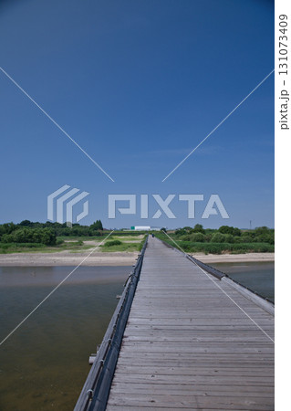 京都　木津川に架かる流れ橋9 131073409
