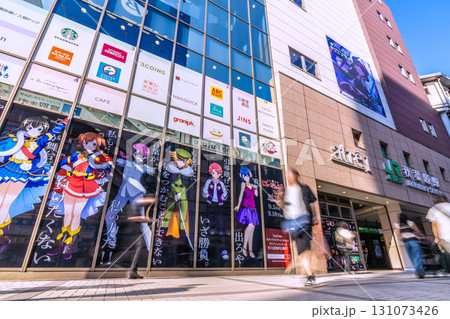 日本の東京都市景観9月17日…猛烈な暑さ続く…若者や外国人観光客らで賑わう秋葉原 131073426