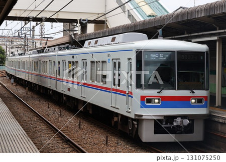習志野駅に進入する京成松戸線の電車 習志野駅に進入する京成松戸線の電車 131075250
