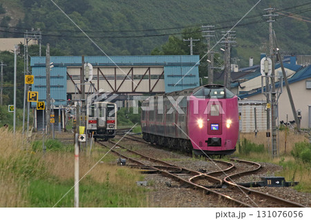 南稚内を出発するはまなす編成特急宗谷　キハ261系はまなす編成 131076056