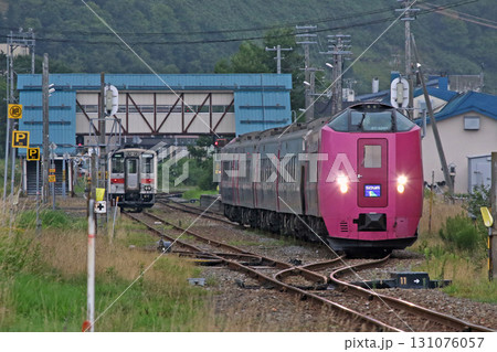 南稚内を出発するはまなす編成特急宗谷　キハ261系はまなす編成 131076057