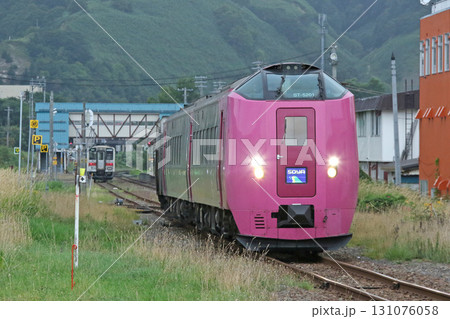 南稚内を出発するはまなす編成特急宗谷　キハ261系はまなす編成 131076058