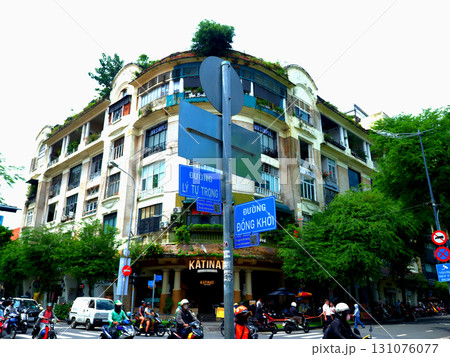 ベトナム・ホーチミン・ドンコイ通りの標識 131076077