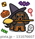 ハロウィン仮装のブラックアンドタンのキャバリアキングチャールズスパニエル 131076607
