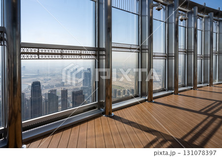 ブルジュ・ハリファから望むドバイ市街／ドバイ，アラブ首長国連邦（UAE） 131078397