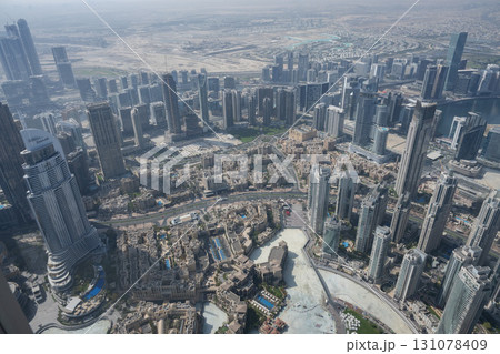 ブルジュ・ハリファから望むドバイ市街／ドバイ，アラブ首長国連邦（UAE） 131078409
