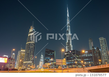 夜のブルジュ・ハリファと超高層ビル群/ドバイ,アラブ首長国連邦(UAE) 夜のブルジュ・ハリファと超高層ビル群/ドバイ,アラブ首長国連邦(UAE) 131078577