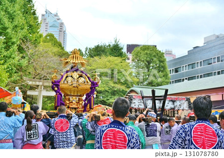 新宿十二社熊野神社例大祭の宮出し 東京 新宿十二社熊野神社例大祭の宮出し 東京 131078780