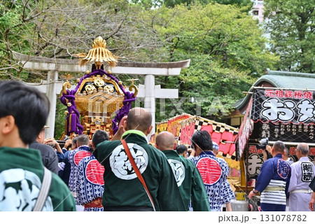 新宿十二社熊野神社例大祭の宮出し　東京 131078782