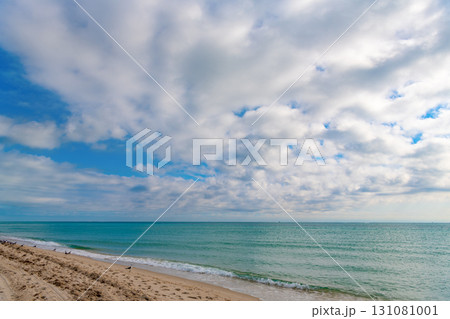 summer seascape beach with cloudscape on horizon 131081001