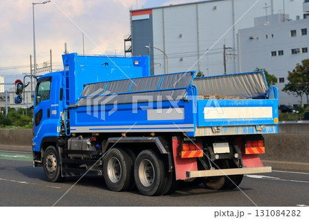 ダンプトラック ダンプトラック 131084282