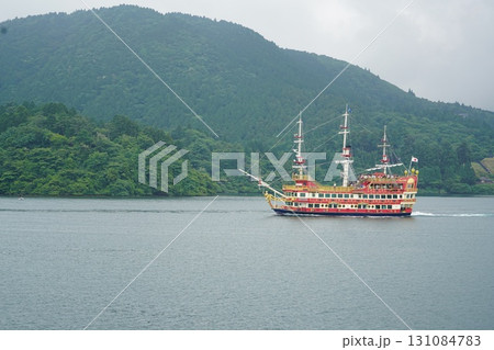 芦ノ湖を航行する海賊船ロワイヤルⅡ 芦ノ湖を航行する海賊船ロワイヤルⅡ 131084783