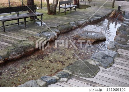 霧島に流れる足湯の風景 131086192